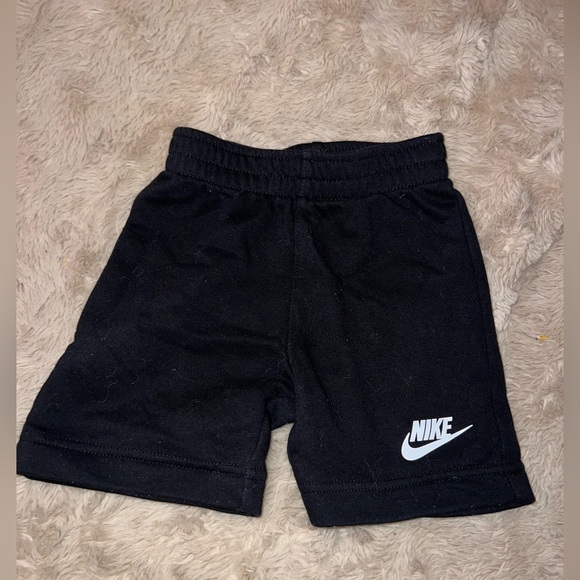 Nike shorts 2t - Picture 2 of 3